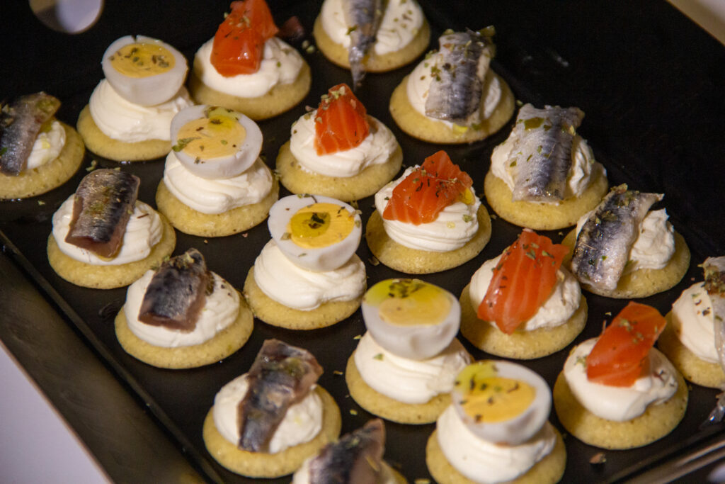 canapés variados de ahumados